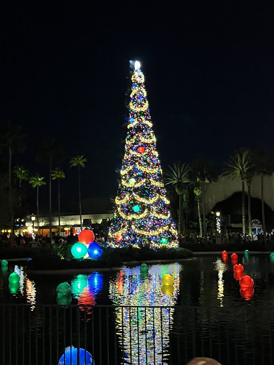 JollyWood Nights holiday event